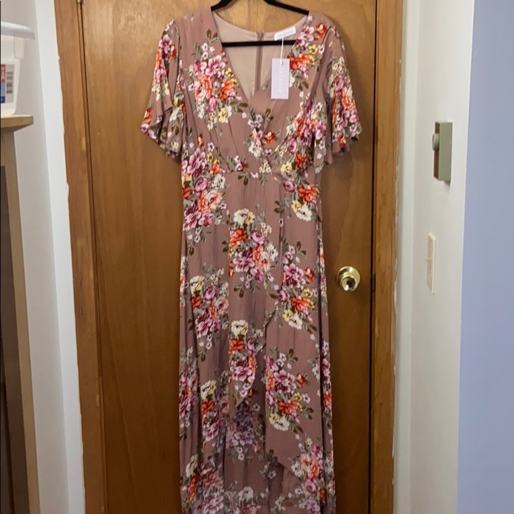 NEW W TAGS Hi-Lo hem floral dress